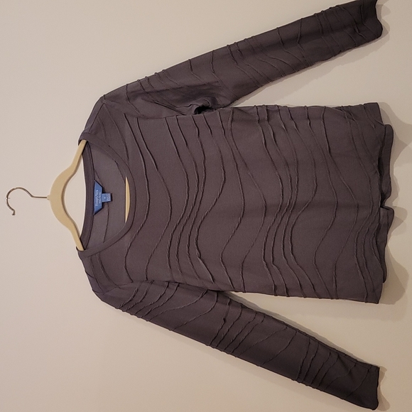 Vera Wang Tops - Vera Wang sz M, Gray top